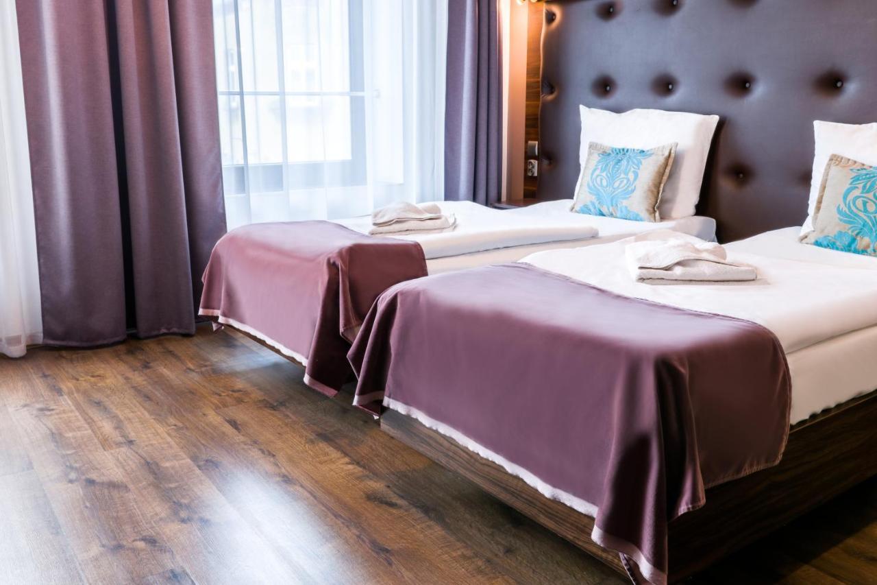 Hotel Opera タルノフスキェ・グルィ エクステリア 写真