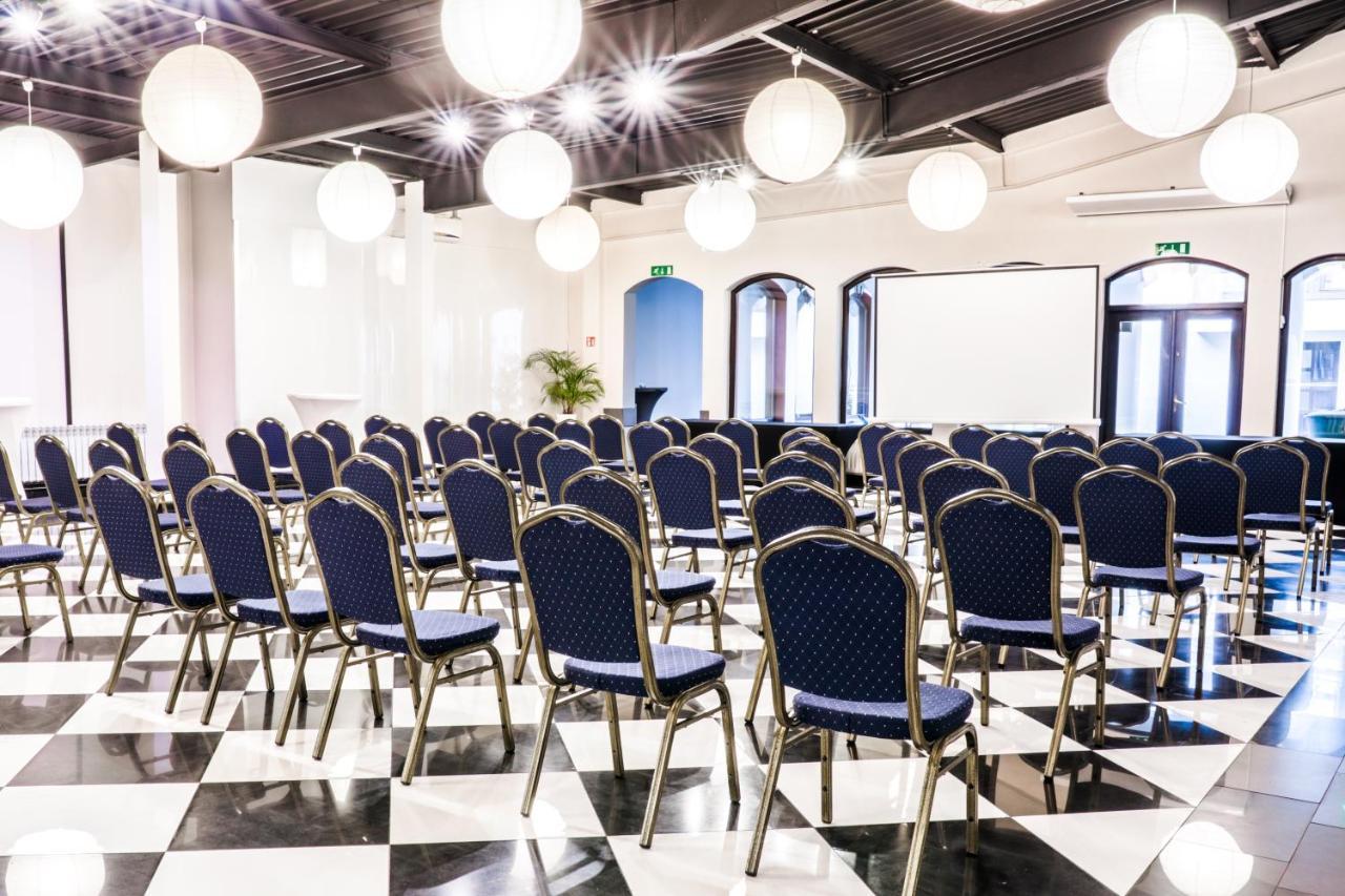 Hotel Opera タルノフスキェ・グルィ エクステリア 写真